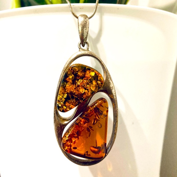 Amber pendant necklace - Picture 2 of 10